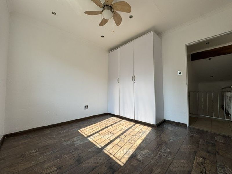 Secure3 Bedroom Duplex in the Heart of Greenstone with Private Garden - Photo 9