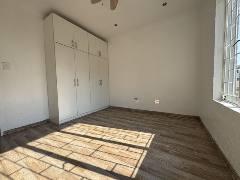 Secure3 Bedroom Duplex in the Heart of Greenstone with Private Garden - Photo 6