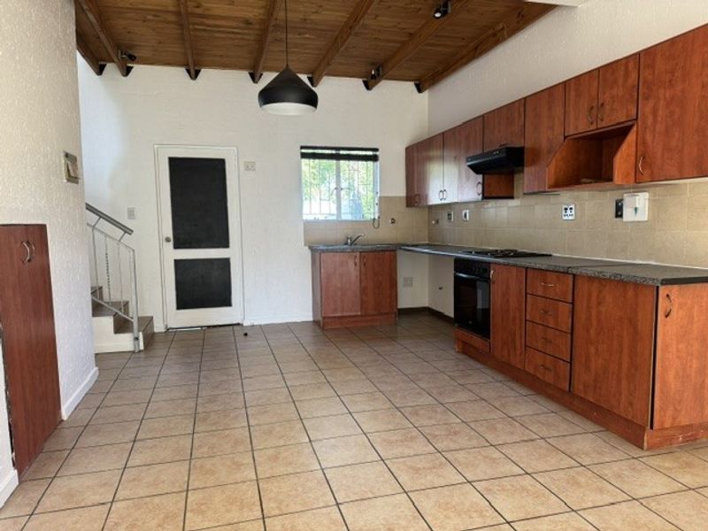Secure3 Bedroom Duplex in the Heart of Greenstone with Private Garden - Photo 10