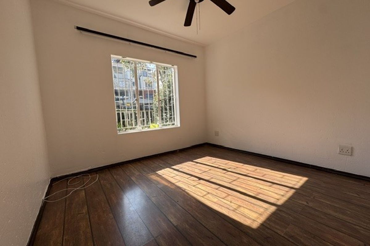 Secure3 Bedroom Duplex in the Heart of Greenstone with Private Garden - Photo 4