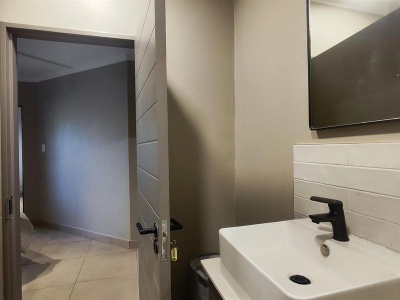Secure, Stylish Living in the Heart of Bedfordview - Photo 7
