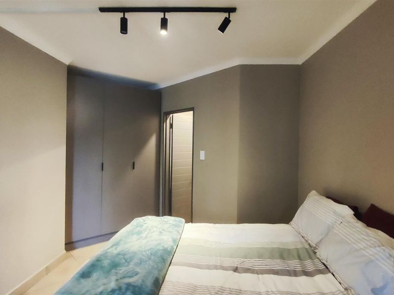 Secure, Stylish Living in the Heart of Bedfordview - Photo 9
