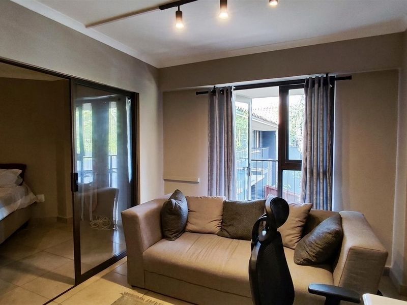 Secure, Stylish Living in the Heart of Bedfordview - Photo 3
