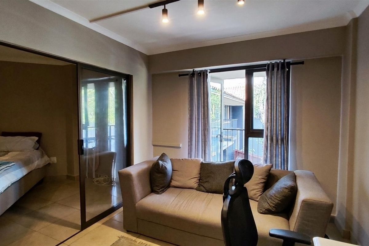 Secure, Stylish Living in the Heart of Bedfordview - Photo 3