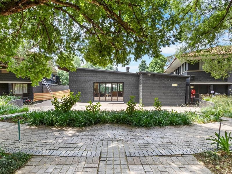 Secure, Stylish Living in the Heart of Bedfordview - Photo 2