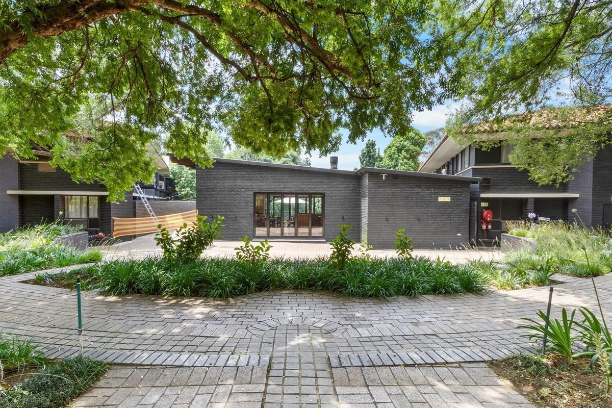 Secure, Stylish Living in the Heart of Bedfordview - Photo 2