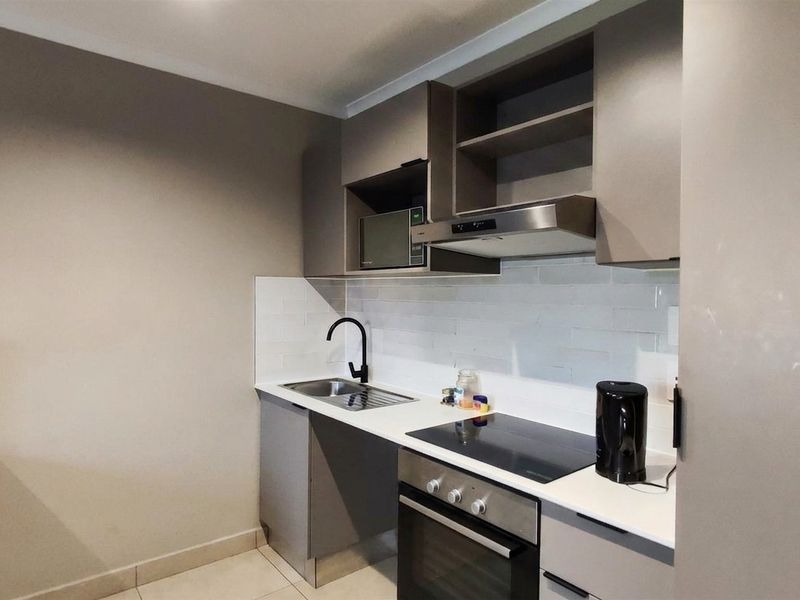 Secure, Stylish Living in the Heart of Bedfordview - Photo 5