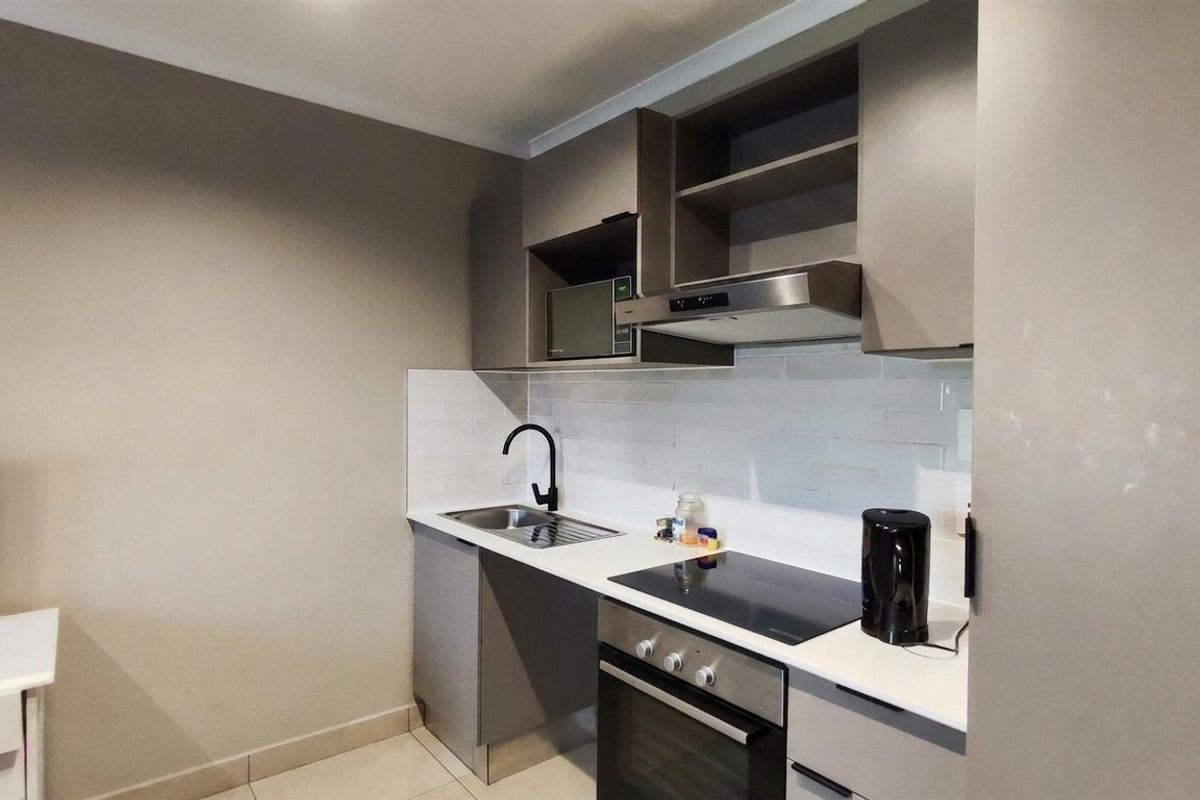 Secure, Stylish Living in the Heart of Bedfordview - Photo 5