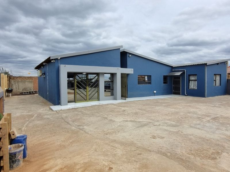House For Sale in Brits Central, Brits, North West - Photo 1