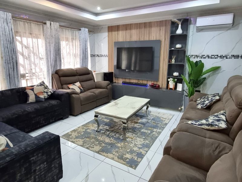 House For Sale in Brits Central, Brits, North West - Photo 2