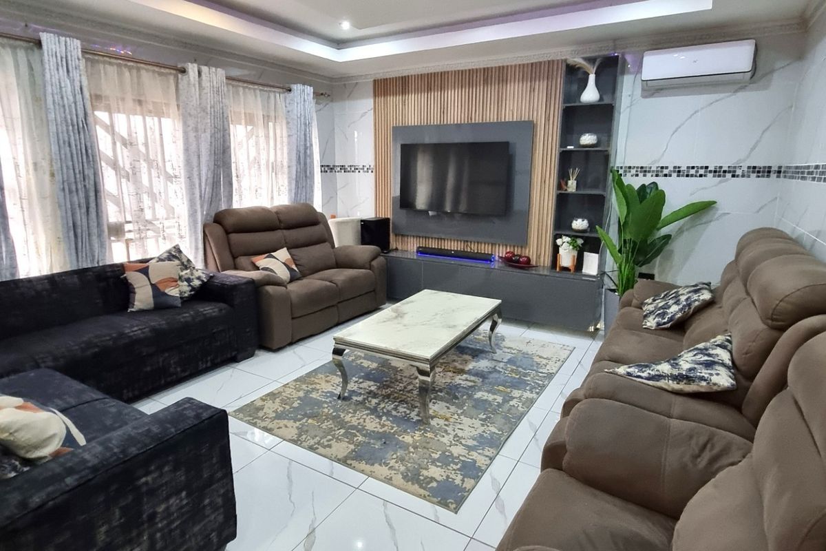 House For Sale in Brits Central, Brits, North West - Photo 2