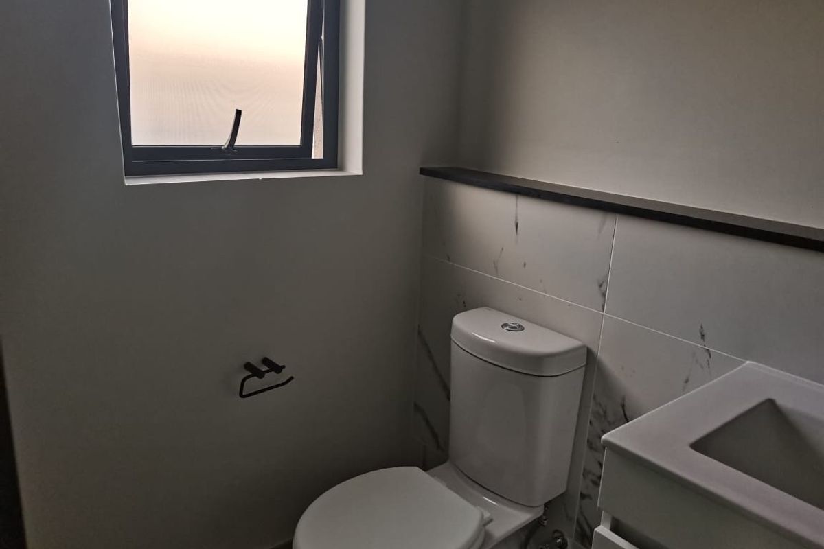 Apartment To Rent in Munyaka Lifestyle Waterfall, Midrand - Photo 4