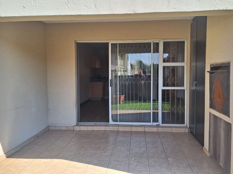 Modern Secure Garden Unit, 2-Bedroom Townhouse in Fairview Estates- Available immediately - Photo 6