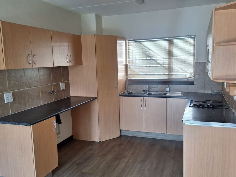 Modern Secure Garden Unit, 2-Bedroom Townhouse in Fairview Estates- Available immediately - Photo 4