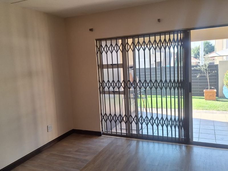 Modern Secure Garden Unit, 2-Bedroom Townhouse in Fairview Estates- Available immediately - Photo 5