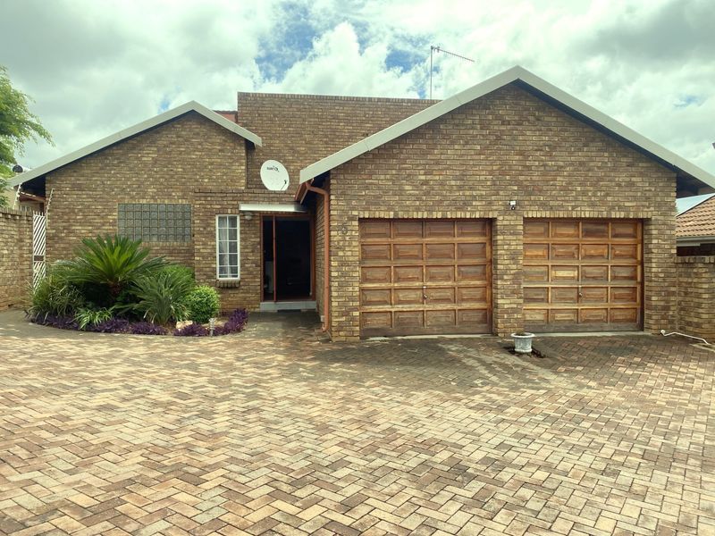 Townhouse To Rent in Newlands, Pretoria - Photo 1