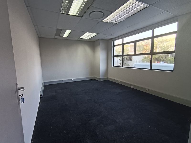 145 m2 Premium Offices To Let | Island Office Park | Riverhorse Valley - Photo 9
