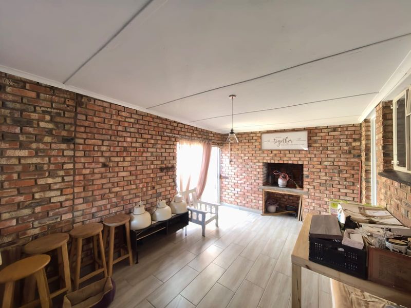 3 Bedroom Home with Flat in South Ridge, Kimberley - Photo 8