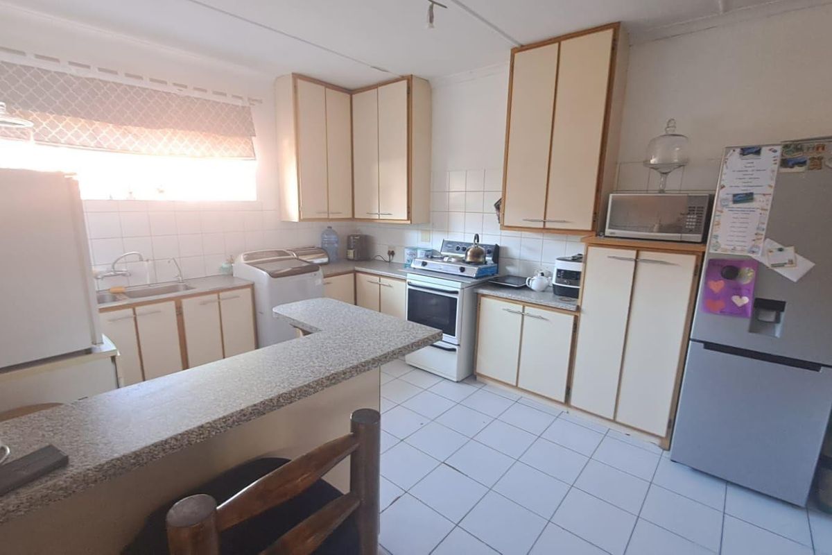 3 Bedroom Home with Flat in South Ridge, Kimberley - Photo 4