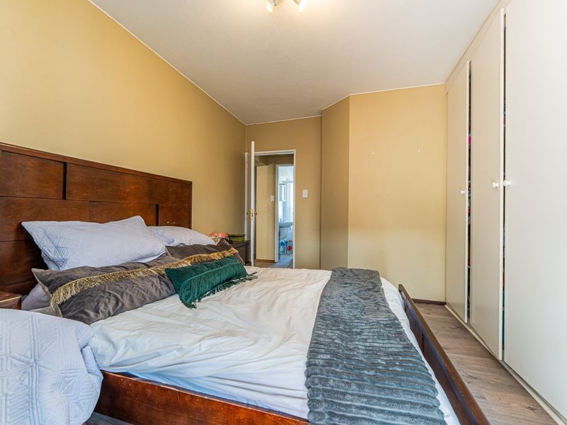 2 Bedroom Apartment in Bryanston - Photo 10