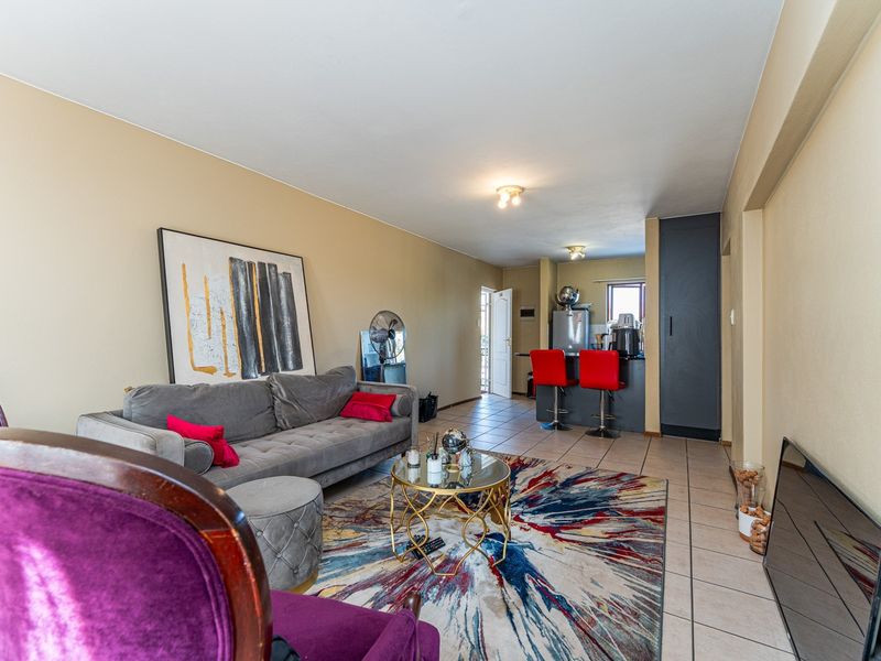 2 Bedroom Apartment in Bryanston - Photo 7