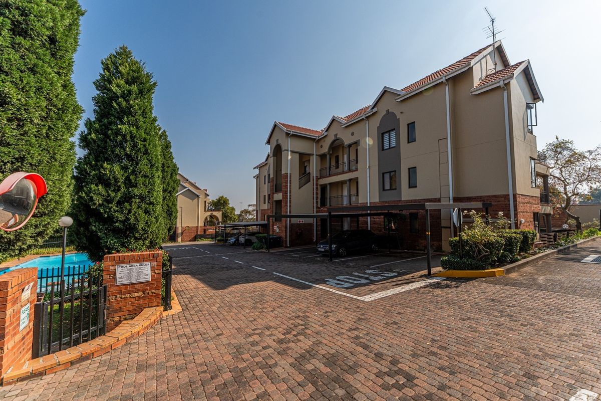 2 Bedroom Apartment in Bryanston - Photo 2