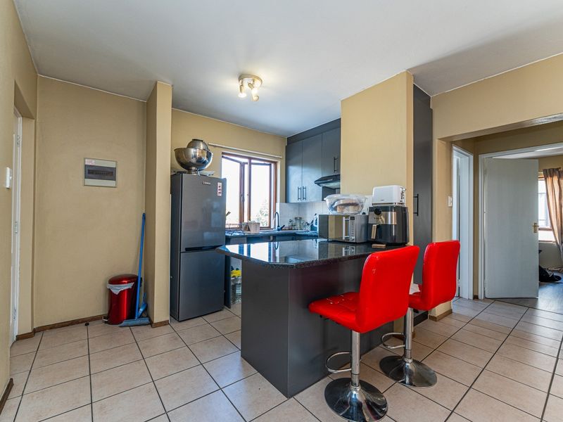 2 Bedroom Apartment in Bryanston - Photo 6