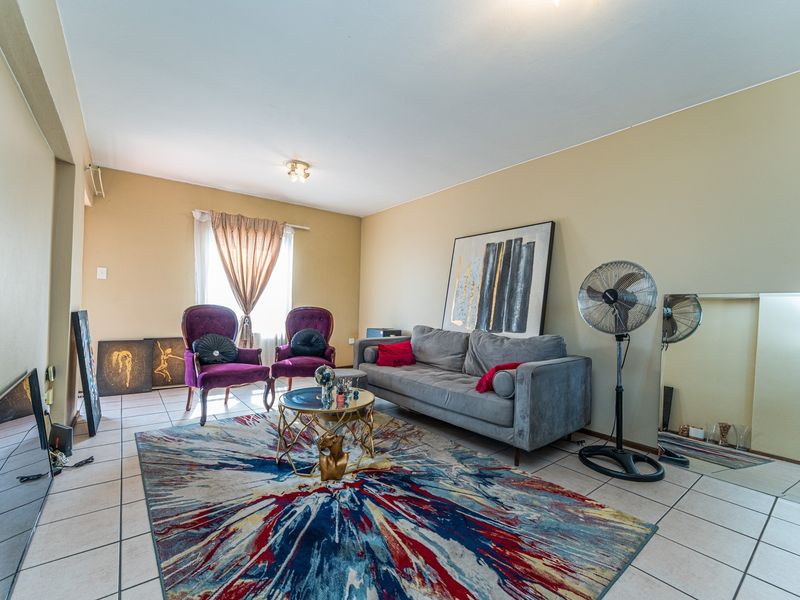 2 Bedroom Apartment in Bryanston - Photo 3