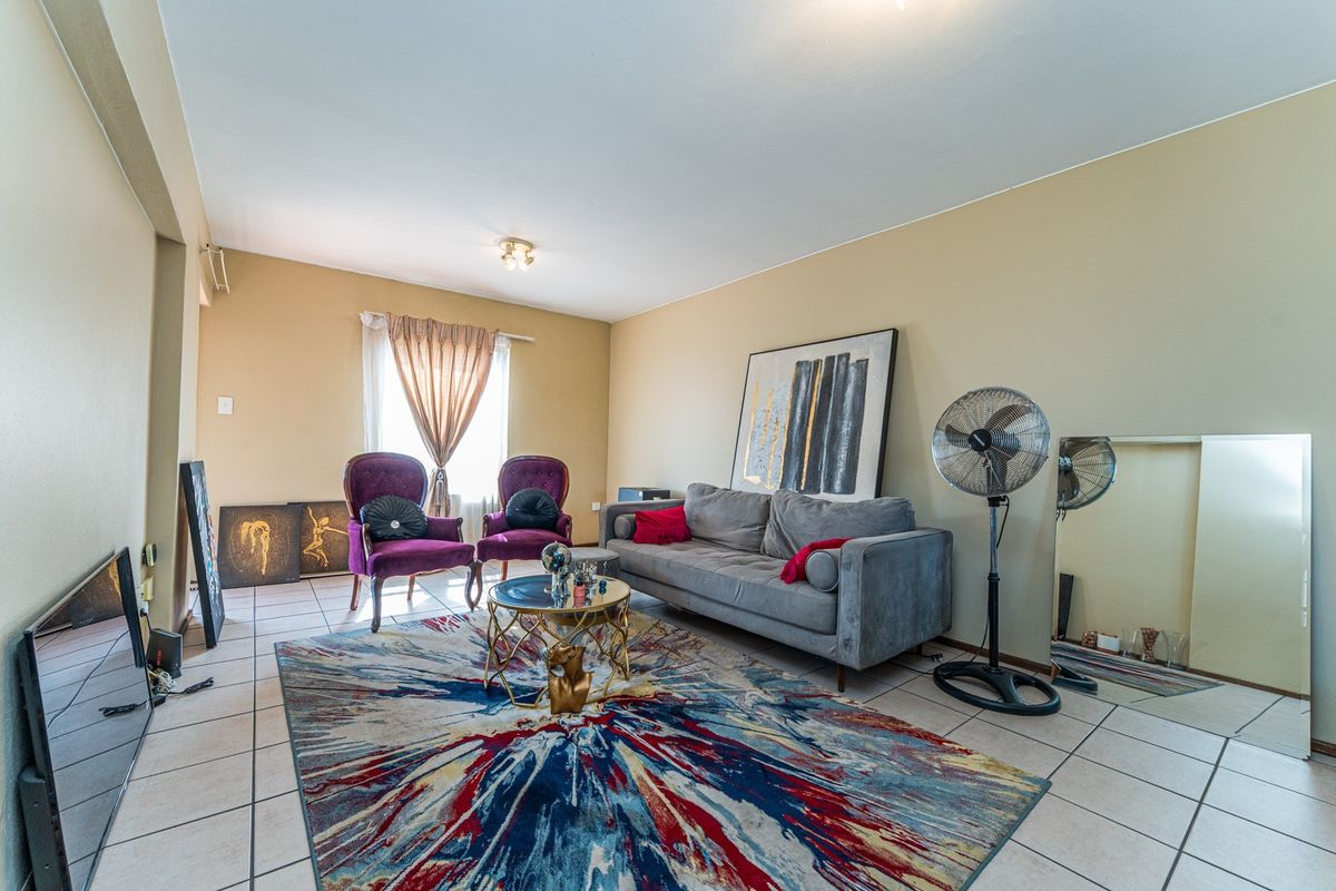 2 Bedroom Apartment in Bryanston - Photo 3