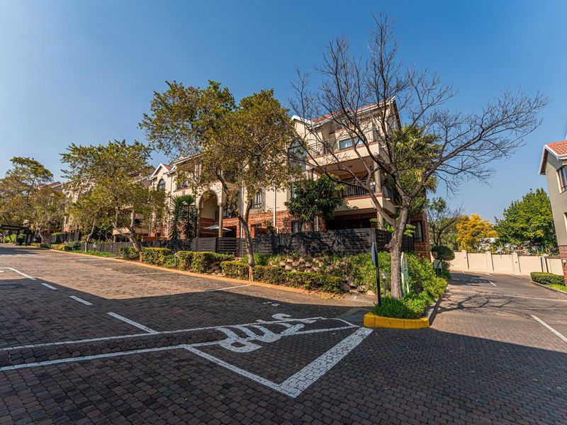 2 Bedroom Apartment in Bryanston - Photo 5