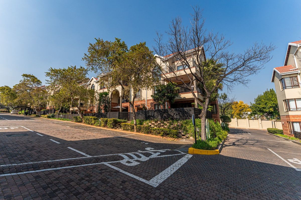 2 Bedroom Apartment in Bryanston - Photo 5