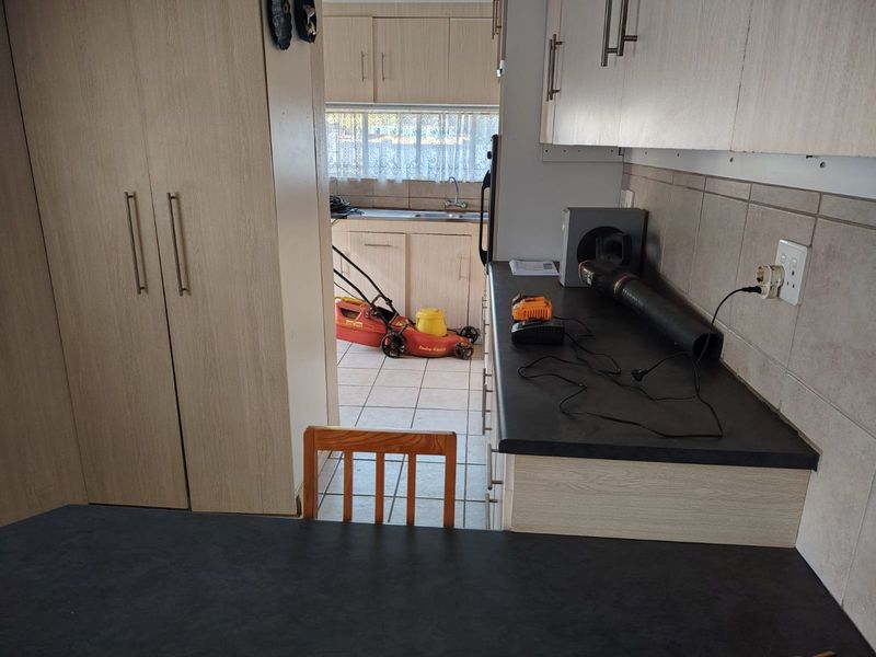 Spacious 4 Bedroom House with 2 Bedroom Flatlet for Sale - SOLE MANDATE - Photo 6