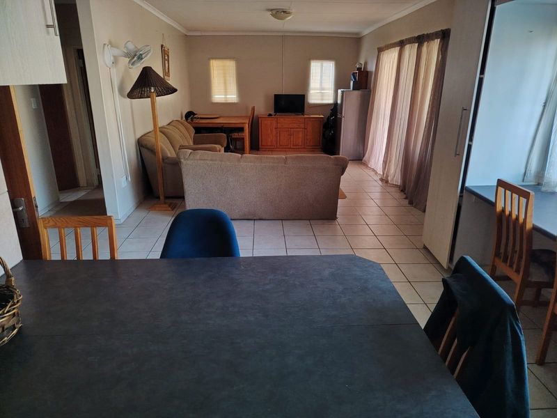 Spacious 4 Bedroom House with 2 Bedroom Flatlet for Sale - SOLE MANDATE - Photo 5