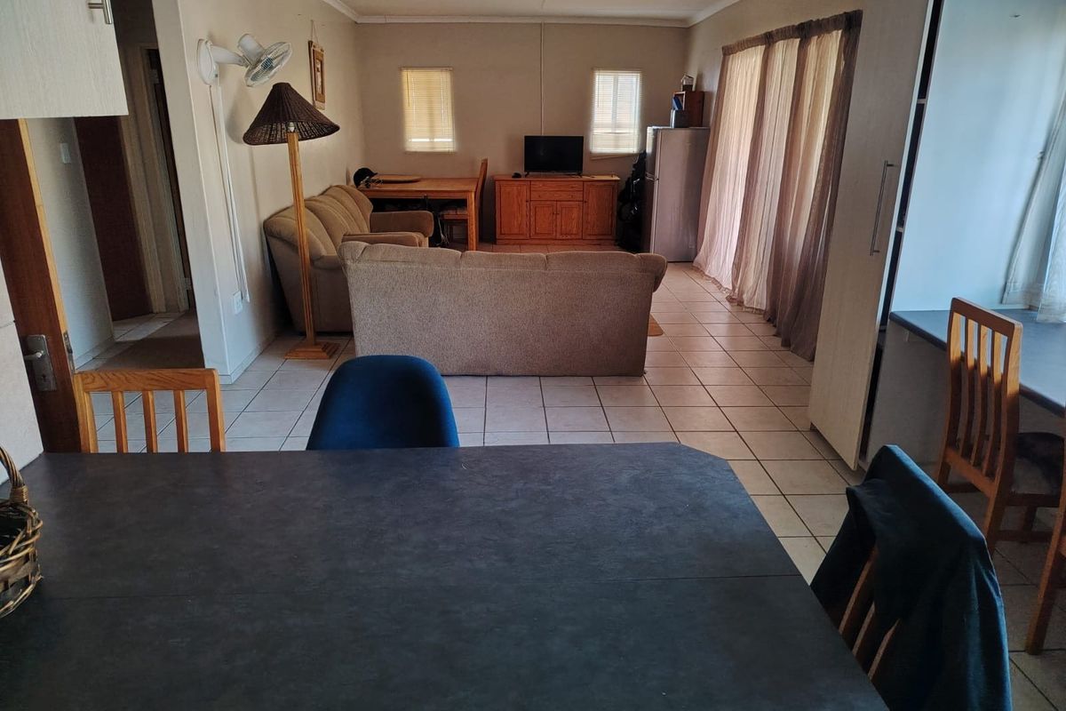 Spacious 4 Bedroom House with 2 Bedroom Flatlet for Sale - SOLE MANDATE - Photo 5