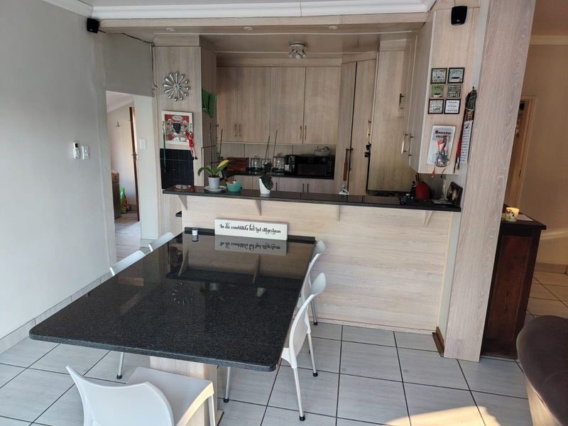 Spacious 4 Bedroom House with 2 Bedroom Flatlet for Sale - SOLE MANDATE - Photo 3