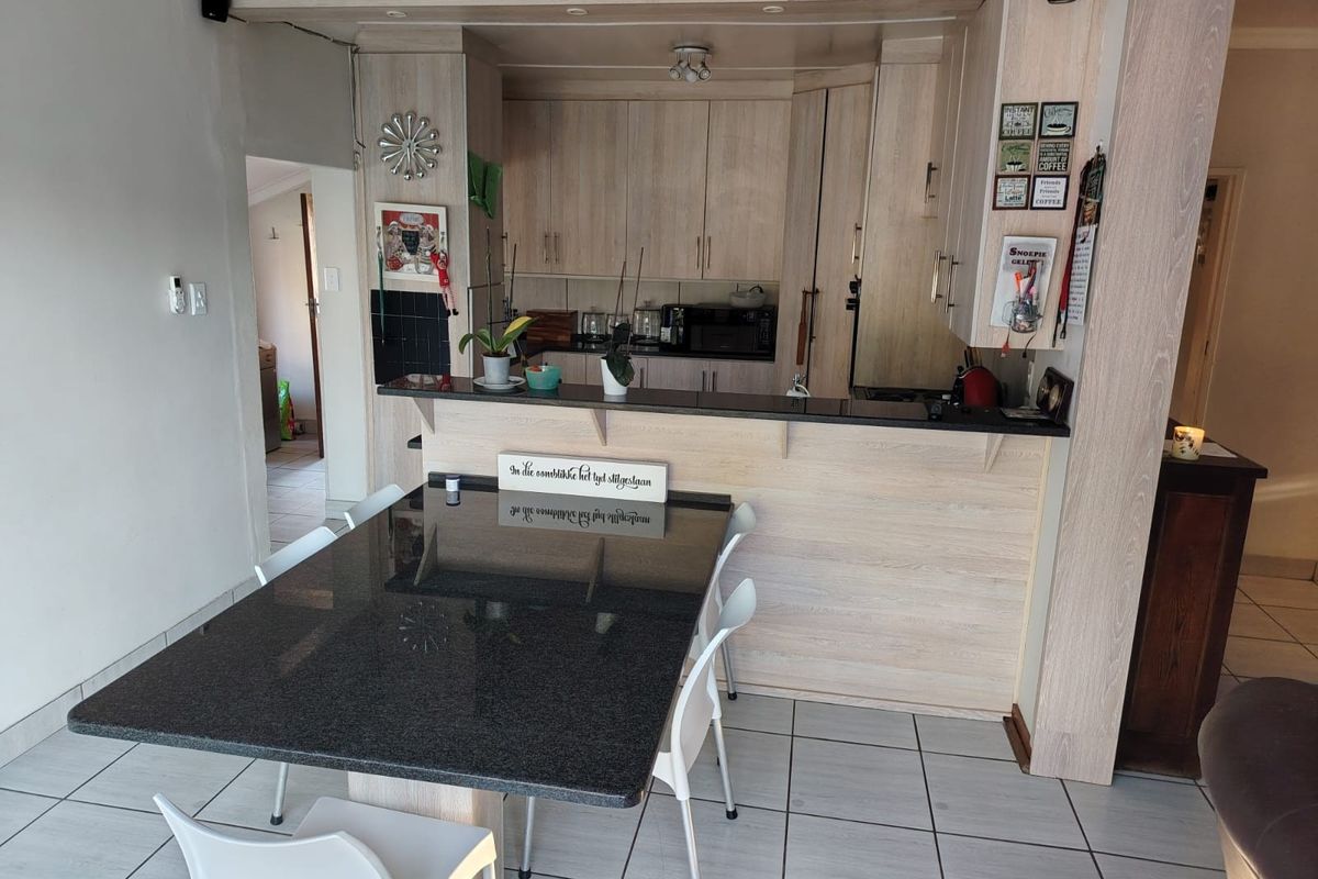 Spacious 4 Bedroom House with 2 Bedroom Flatlet for Sale - SOLE MANDATE - Photo 3