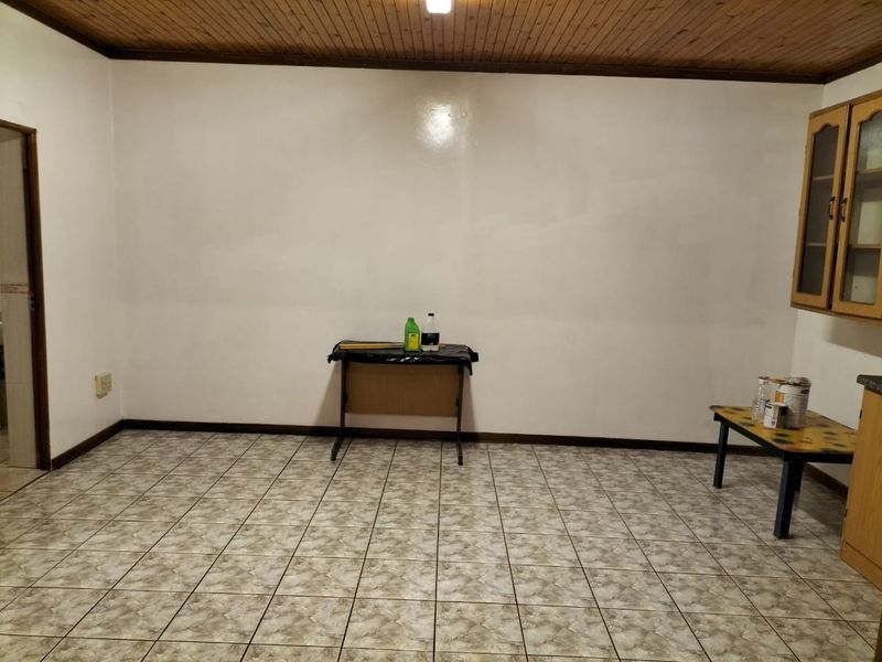 Studio Apartment To Rent in Albertynshof, Kimberley - Photo 2