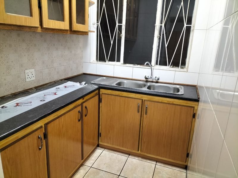 Studio Apartment To Rent in Albertynshof, Kimberley - Photo 4