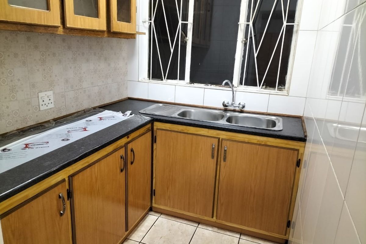 Studio Apartment To Rent in Albertynshof, Kimberley - Photo 4