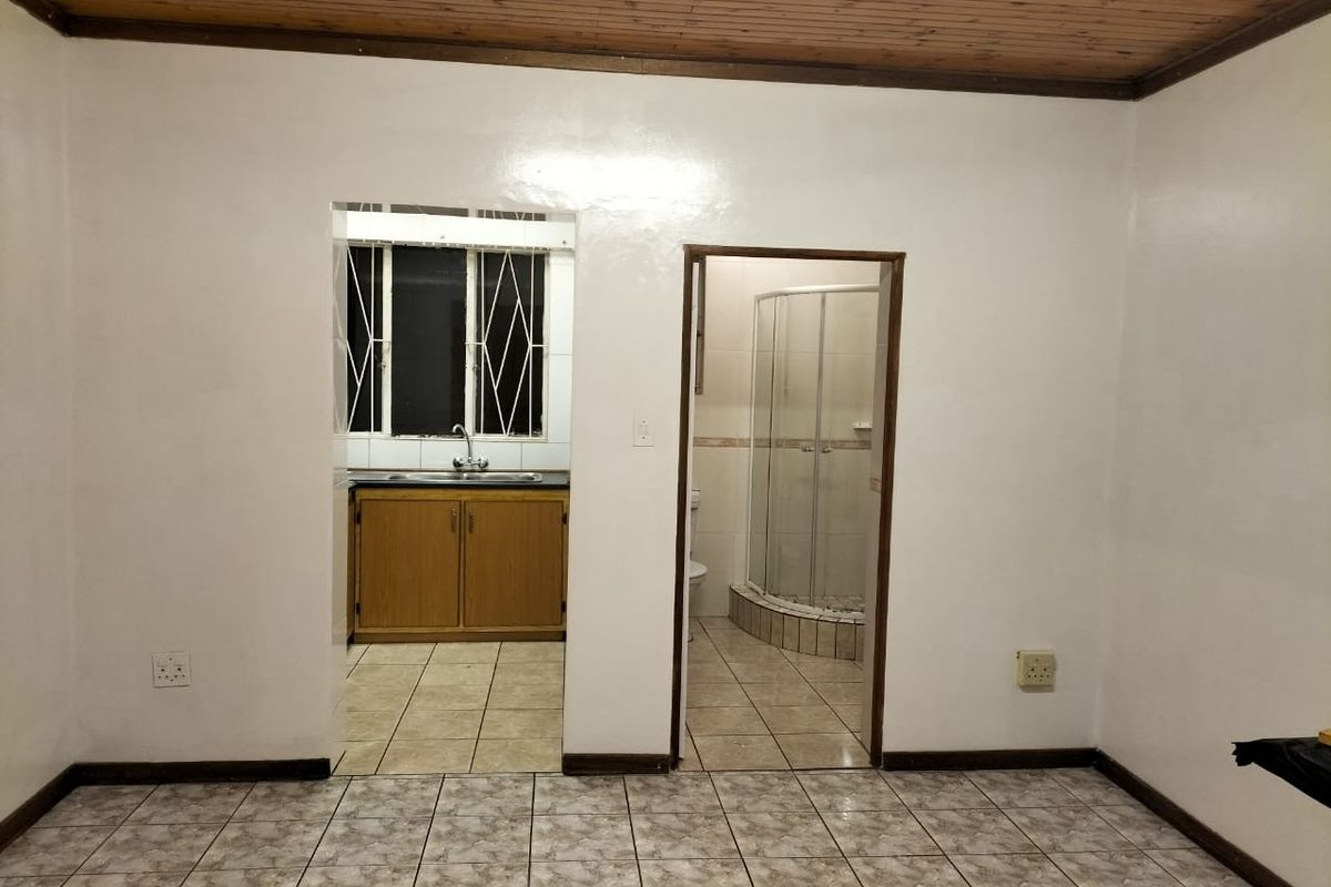 Studio Apartment To Rent in Albertynshof, Kimberley - Photo 3