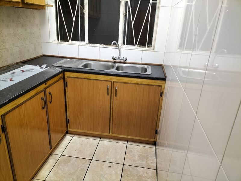 Studio Apartment To Rent in Albertynshof, Kimberley - Photo 10