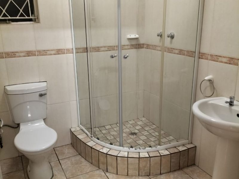 Studio Apartment To Rent in Albertynshof, Kimberley - Photo 9
