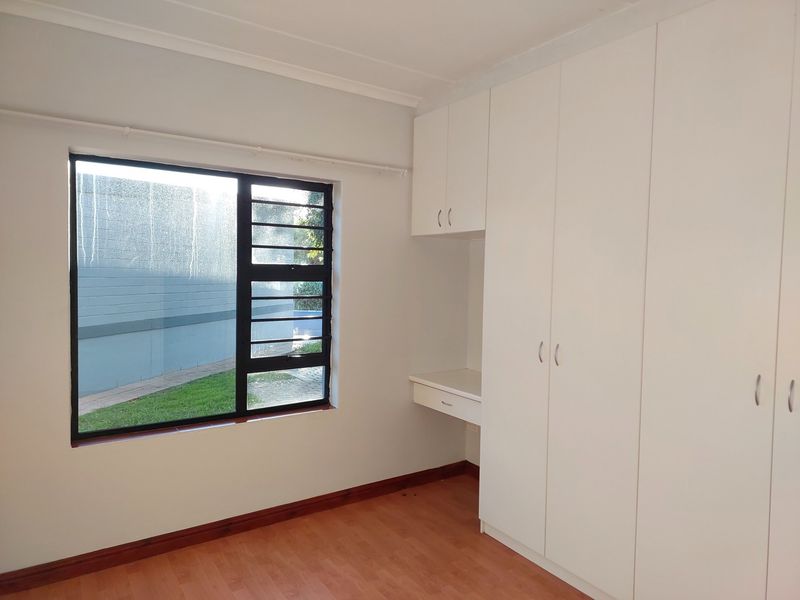 Stylish 2-Bedroom Apartment | Lock-Up Garage | Secure Complex on Main Arterial - Photo 10