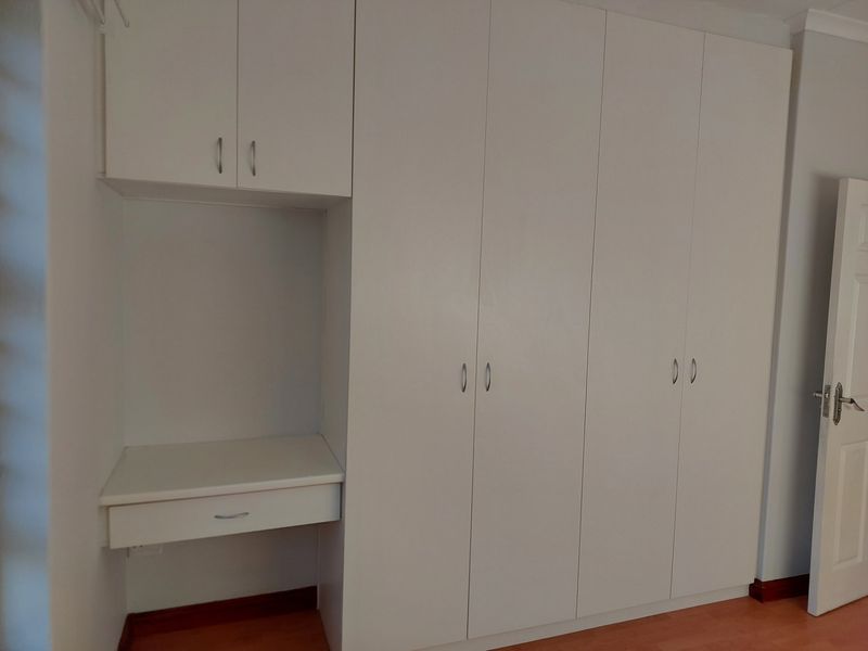 Stylish 2-Bedroom Apartment | Lock-Up Garage | Secure Complex on Main Arterial - Photo 10
