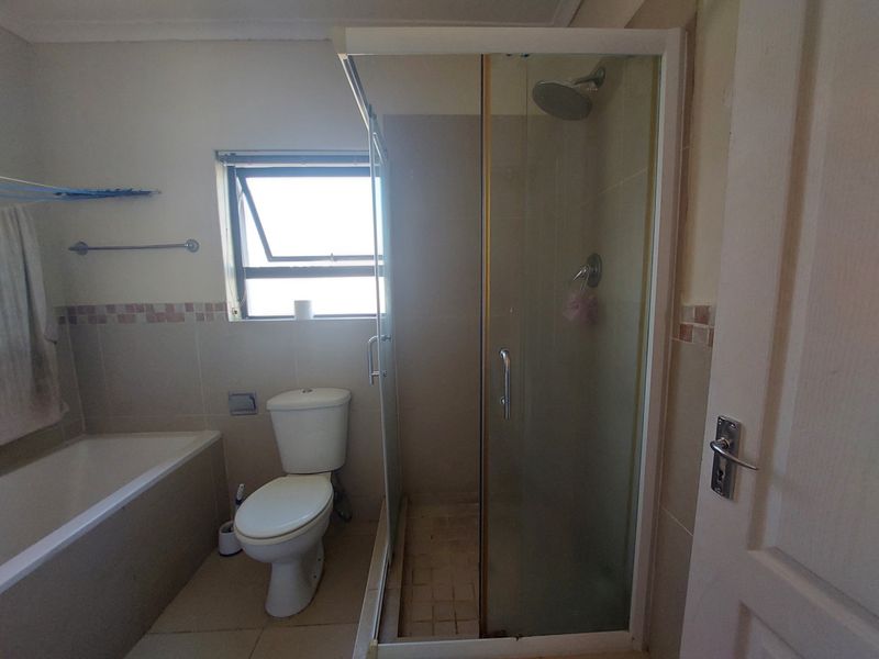 Stylish 2-Bedroom Apartment | Lock-Up Garage | Secure Complex on Main Arterial - Photo 8