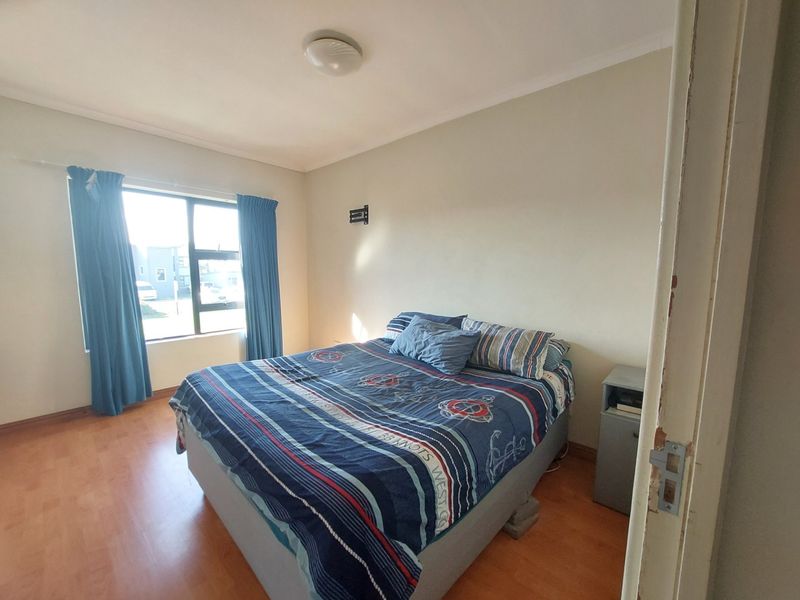 Stylish 2-Bedroom Apartment | Lock-Up Garage | Secure Complex on Main Arterial - Photo 9