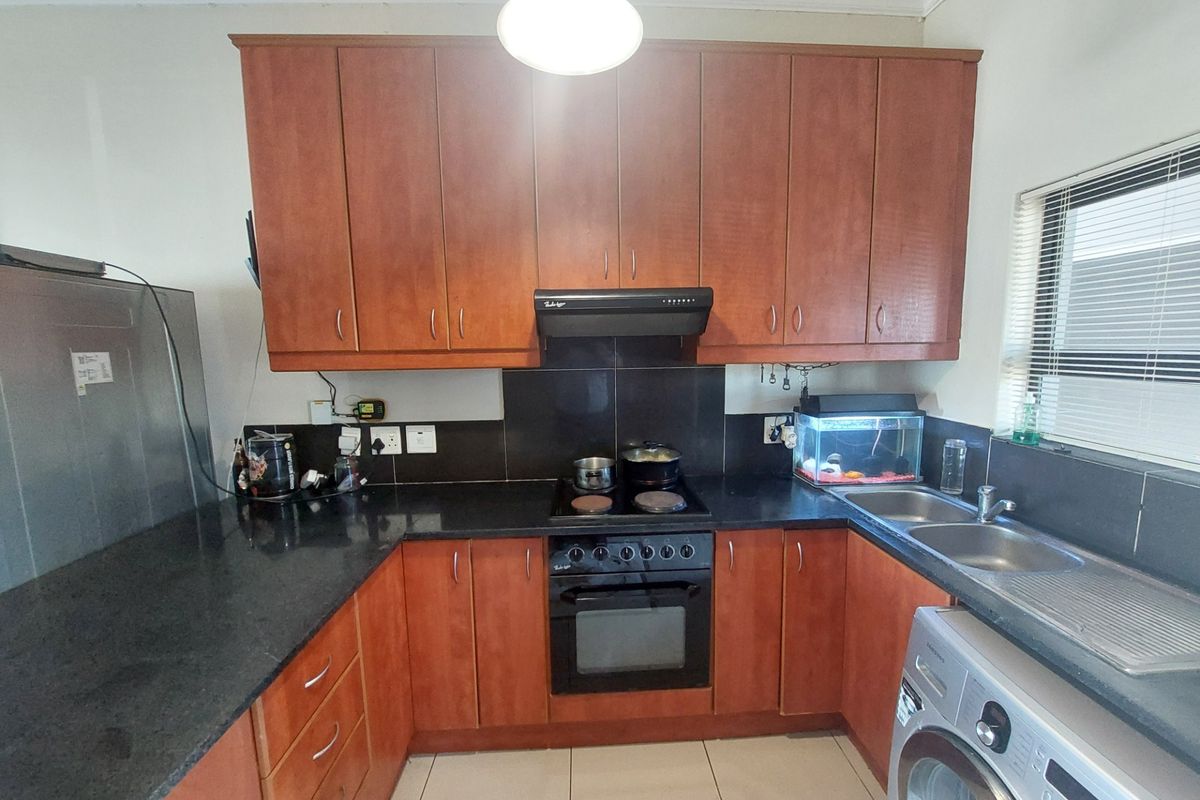 Stylish 2-Bedroom Apartment | Lock-Up Garage | Secure Complex on Main Arterial - Photo 5