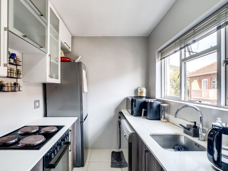 Apartment To Rent in Green Point, Cape Town - Photo 10