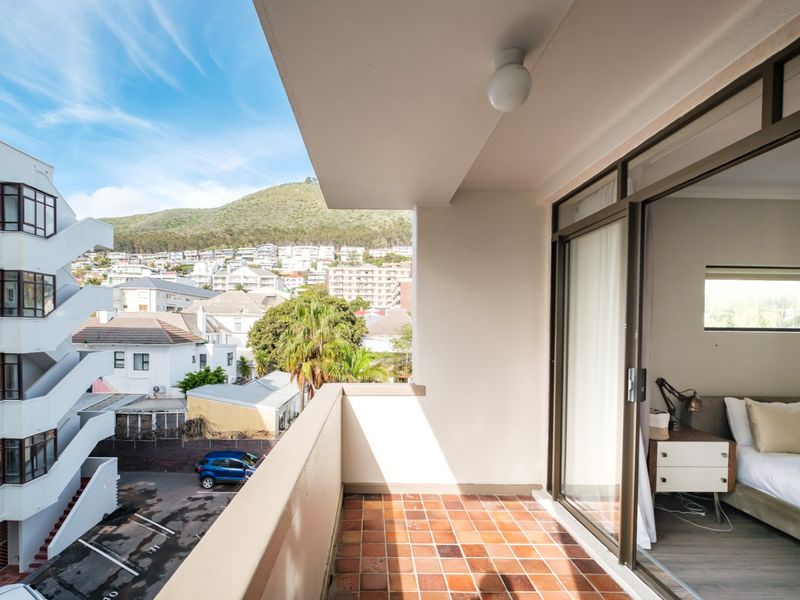 Apartment To Rent in Green Point, Cape Town - Photo 2