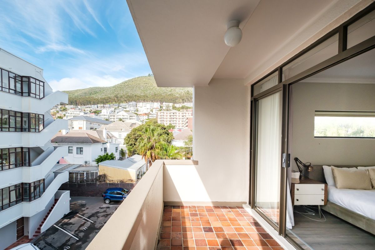 Apartment To Rent in Green Point, Cape Town - Photo 2